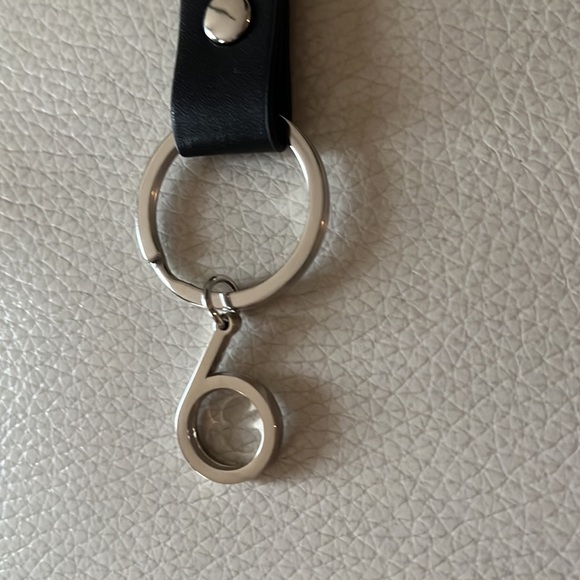 Bloomingdales key chain new in box - Picture 3 of 12